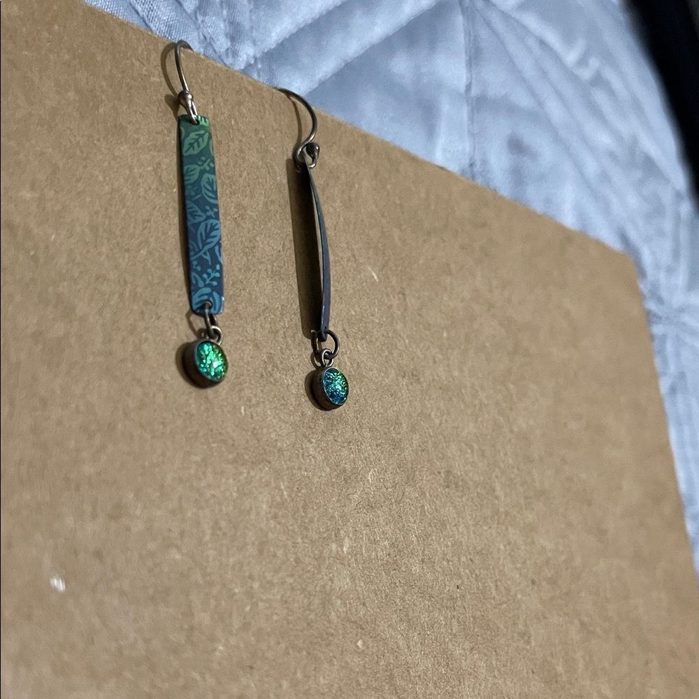 Holly Yashi Niobium and Dichroic Glass, Blue and Green Dangle Earrings! - Picture 7 of 11